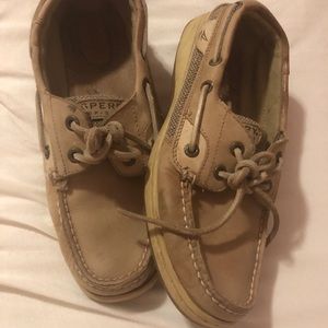 Woman’s tan Sperrys size 7M